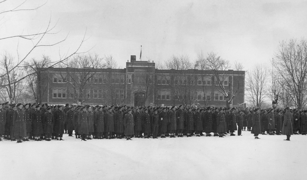 Read more about the article November 1945 – Photo Album of the Ontarios Arriving Home to Oshawa